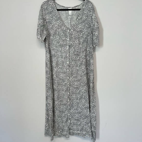 H&M Dresses & Skirts - H&M Casual Black & White Floral Short Sleeve Button Detail Dress Women’s Size 14